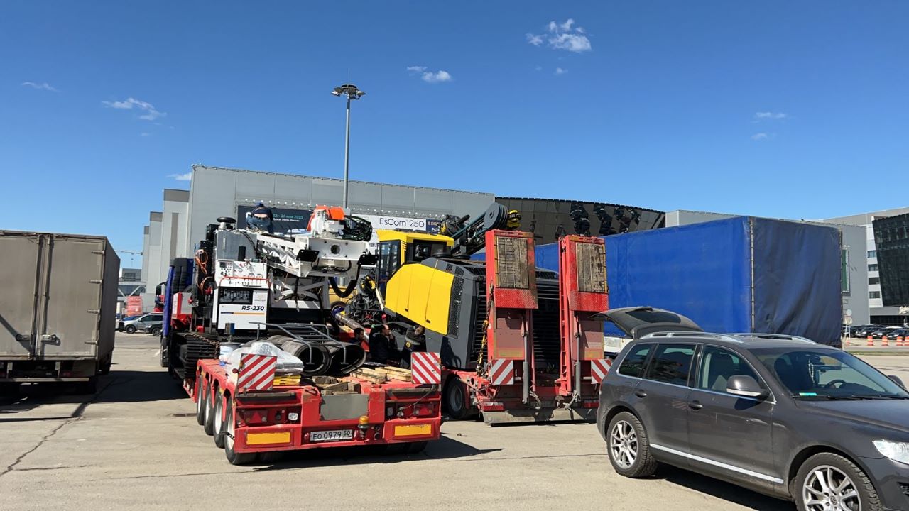 RS-230 and equipment on transport trailers
